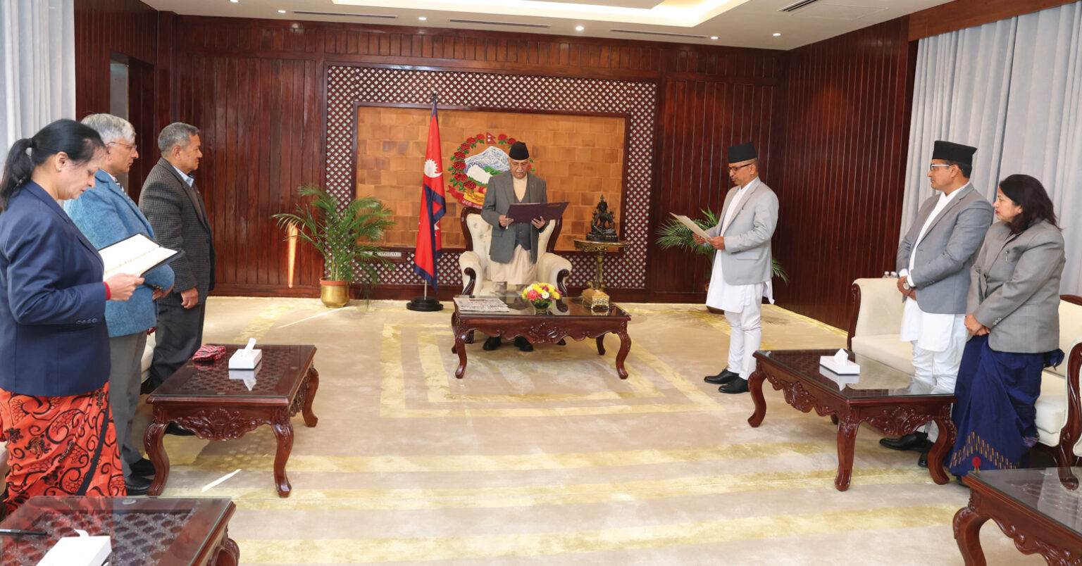 प्रमुख सूचना आयुक्तले प्रधानमन्त्री समक्ष लिए पद तथा गोपनीयताको शपथ