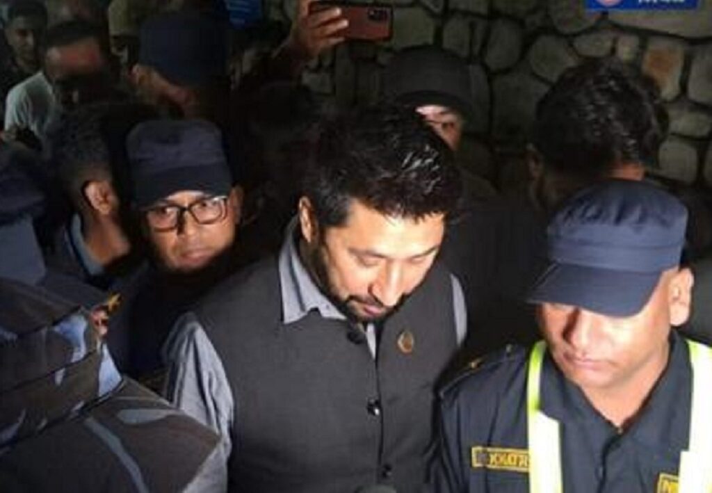 थुनछेक बहस नसकिएपछि रविलाई हिरासत पठाईयो, समर्थकले गरे नाराबाजी