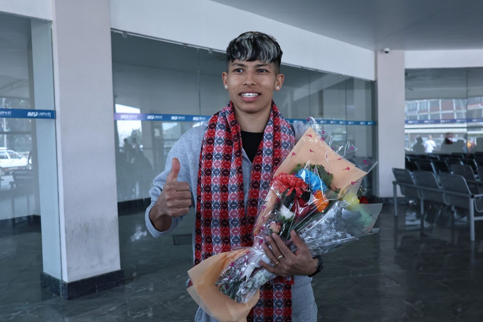 अन्तर्राष्ट्रिय महिला च्याम्पियनसिप खेल्न पेरिसबाट नेपाल फर्किइन् साम्बा