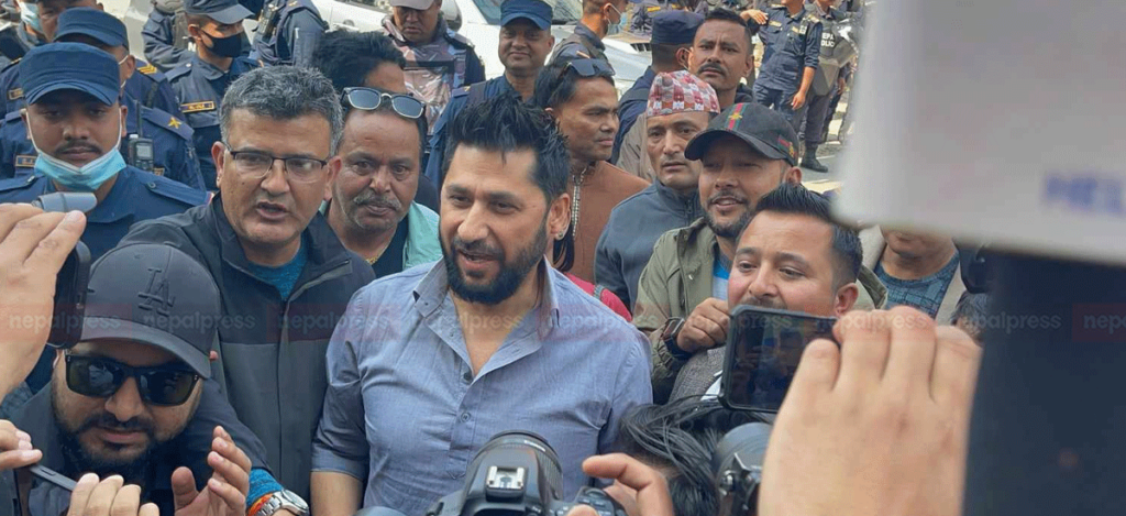 क्रान्तिका लागि तयार रहन मुख्य दलहरूलाई रवि लामिछानेको चेतावनी