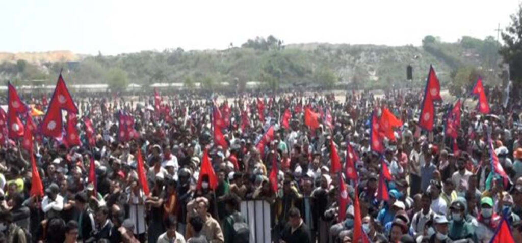 राजावादी समूहले जेठ १५ का लागि आजवाट उपत्यकाबासीलाई निम्तो कार्ड बाढ्दै हिड्ने