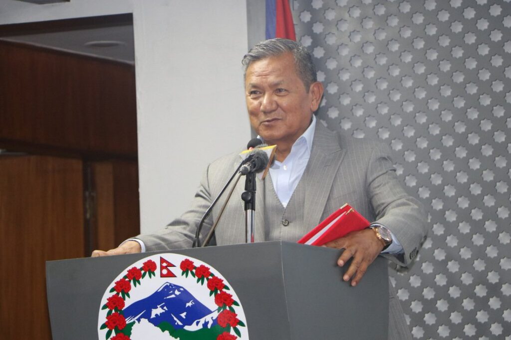 सञ्चारमन्त्री गुरुङ्गको घरमा प्रदर्शनकारीले लगाए आगो