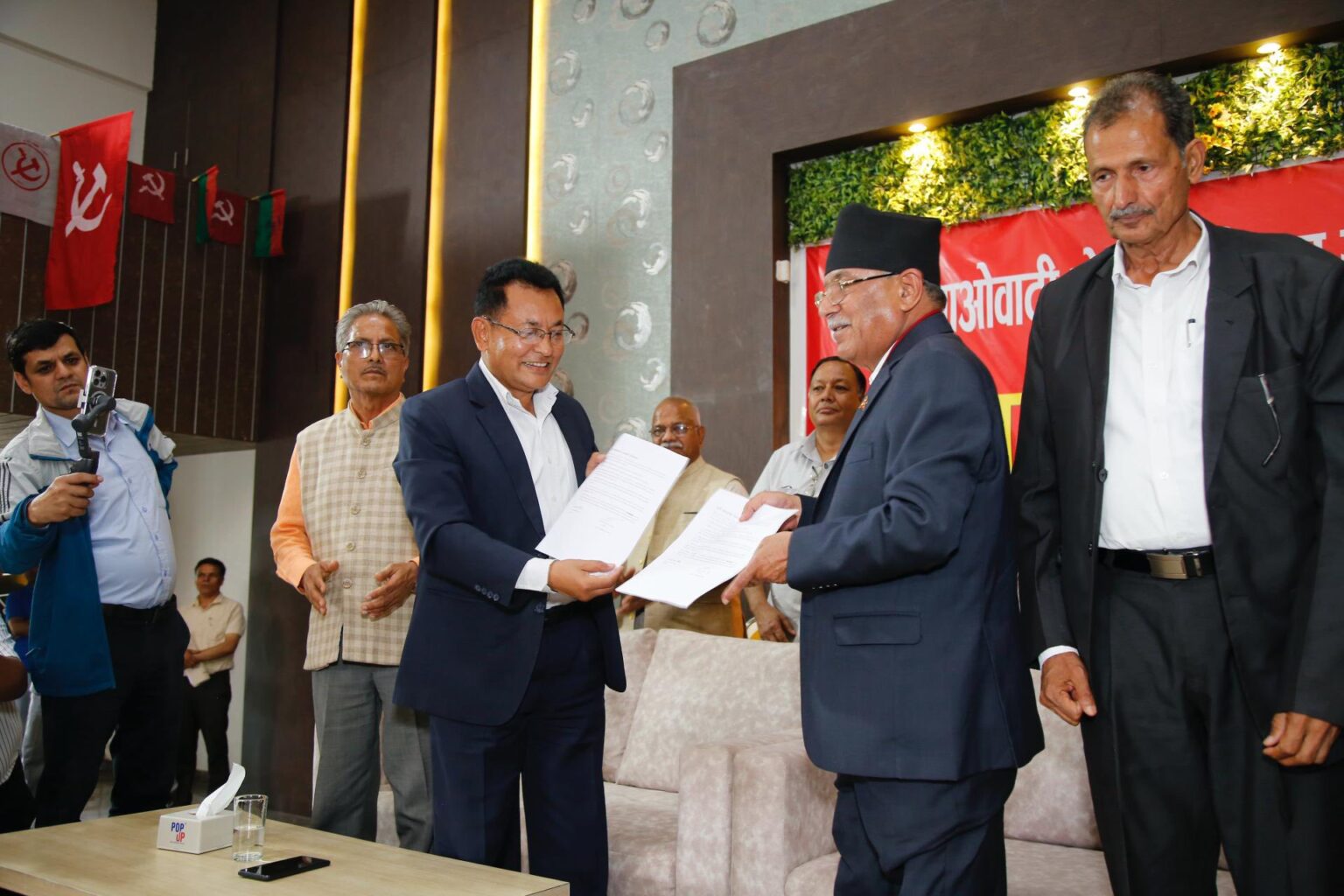 नेकपा माओवादी केन्द्र र नेपाल समाजवादी पार्टीबिच समायोजन ( हेर्नुस् तस्बिरमा)