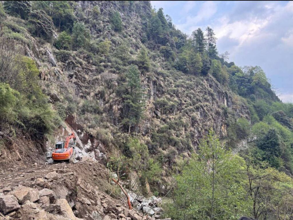 संखुवासभाको घोङ्गगप्पाभिरको पहरा फुटाईएसँगै शुरु हुनेछ किमाथाङकासम्म यातायात सेवा