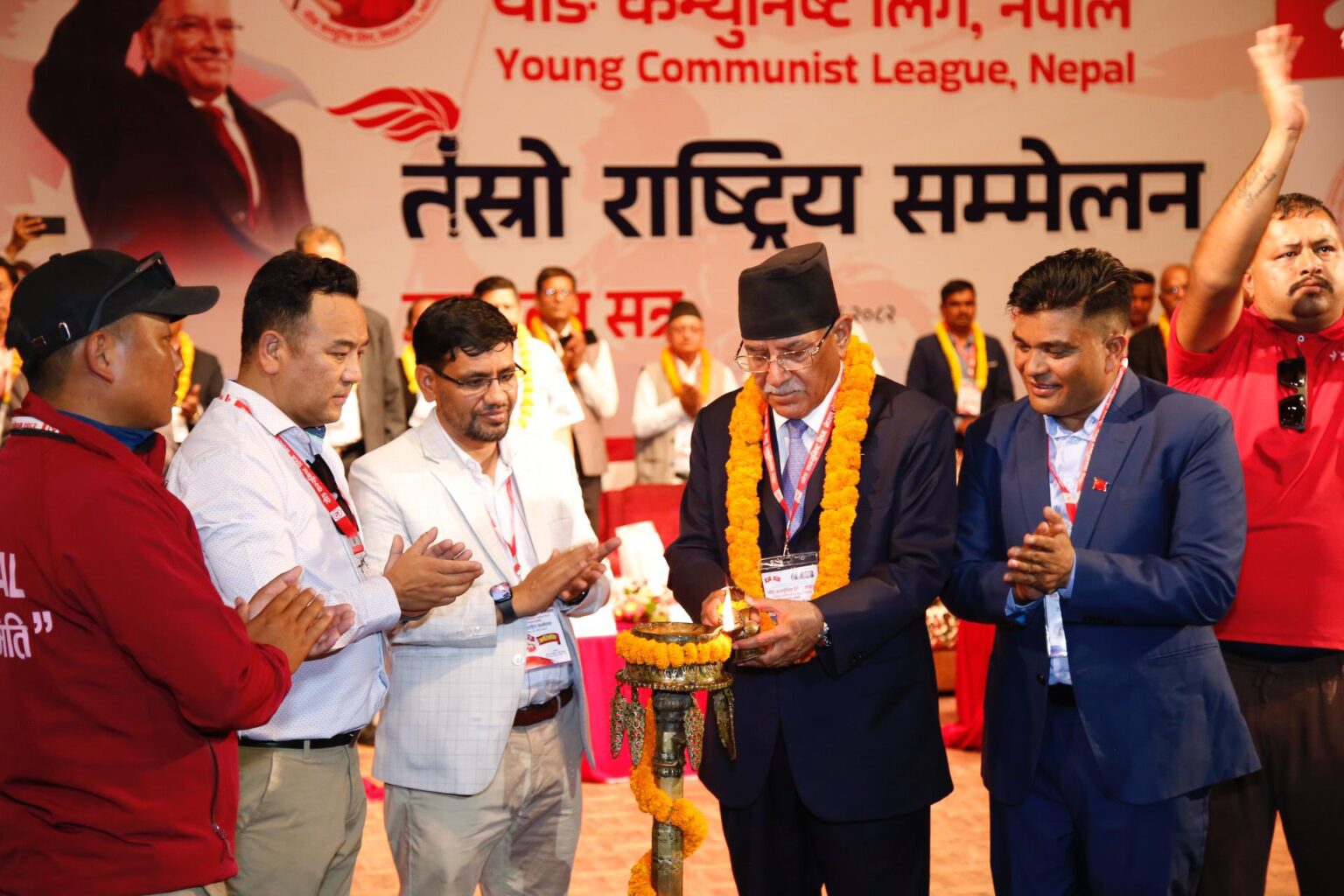 प्रतिगमनकारी शक्तिविरुद्ध खरो रूपमा उभिन वाईसीएललाई प्रचण्डको निर्देशन