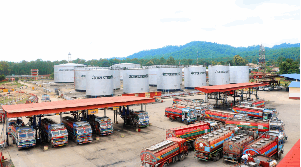 वीरगञ्ज नाकाबाट १० महिनामा एक खर्ब ५५ अर्बको पेट्रोलियम पदार्थ आयात