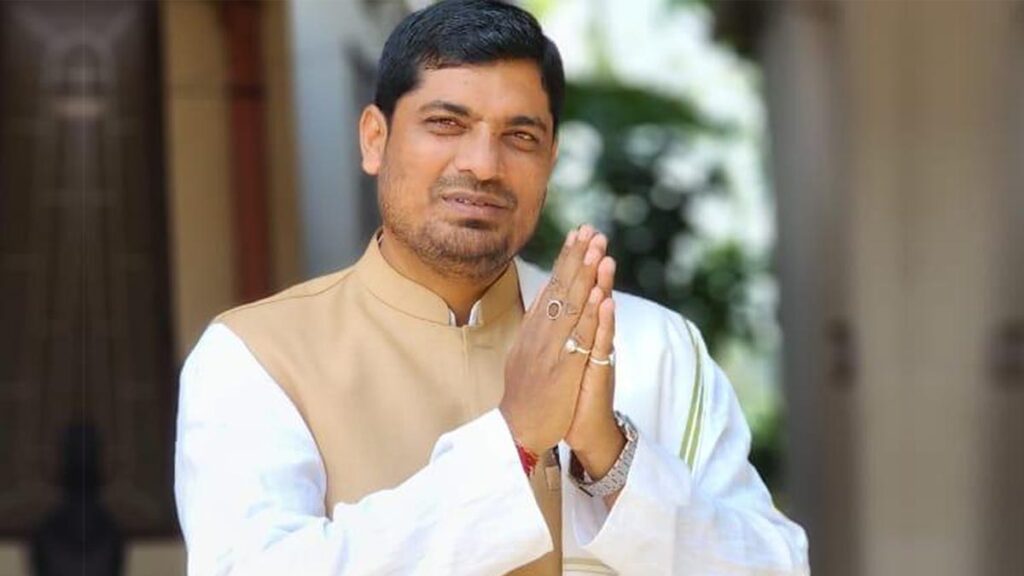 अनामनगरबाट पक्राउ परेका मधेस प्रदेशका सांसद सरोजसिंह कुशवाहा निलम्बित