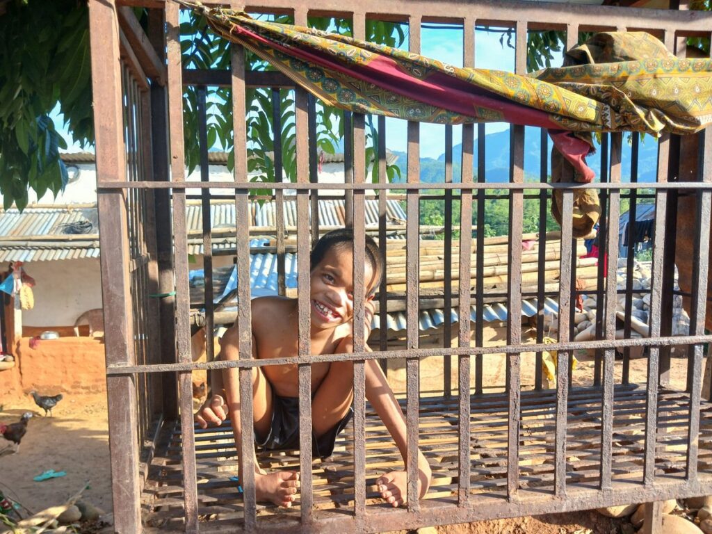 फलामे खोरमा जीवनका खुसी खोज्दै पाल्पा रामपुर –६ का ११ वर्षे बालक पवन कुमाल