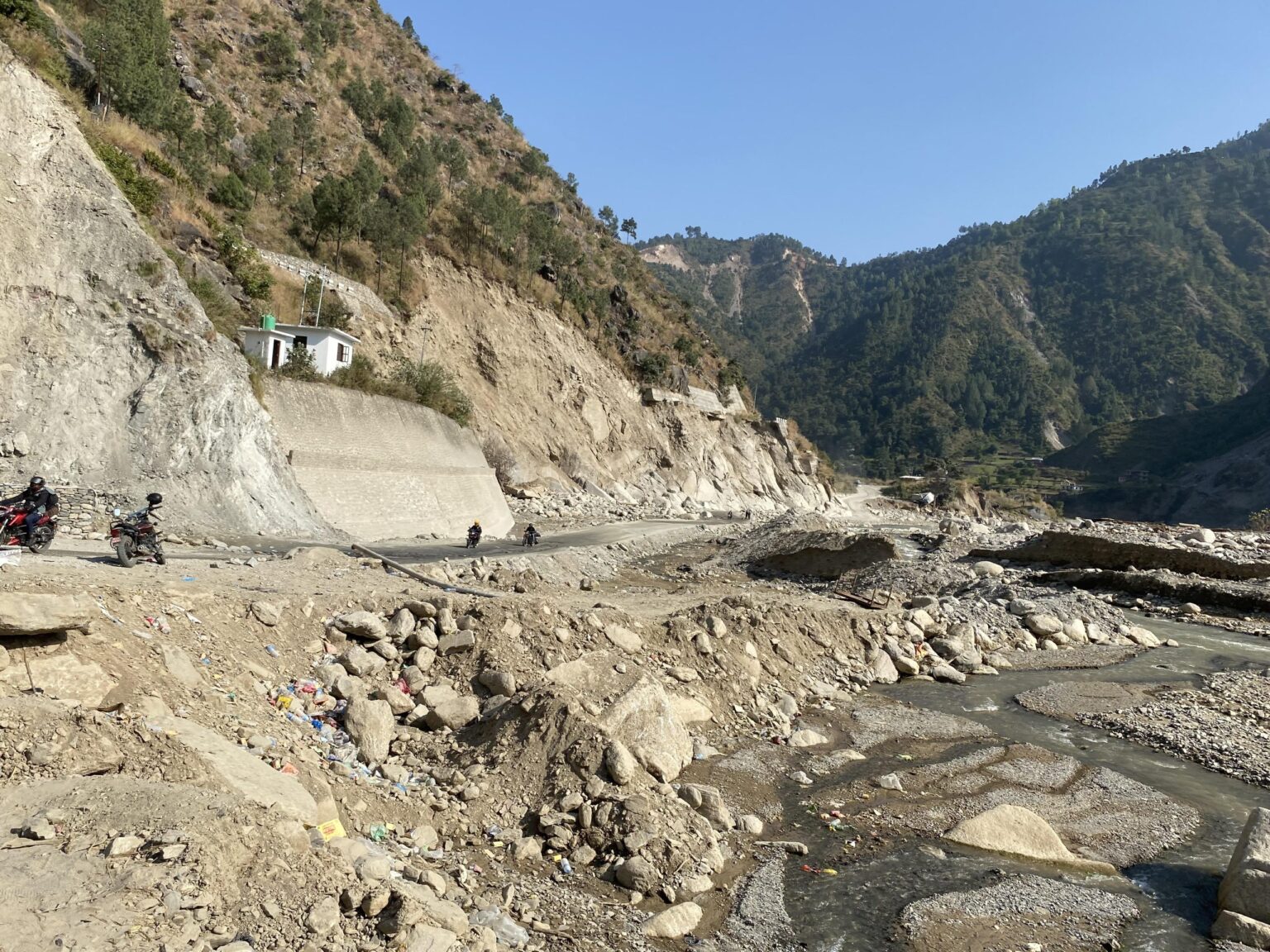 बीपी राजमार्गमा थप १५ दिन राति सवारी सञ्चालनमा रोक