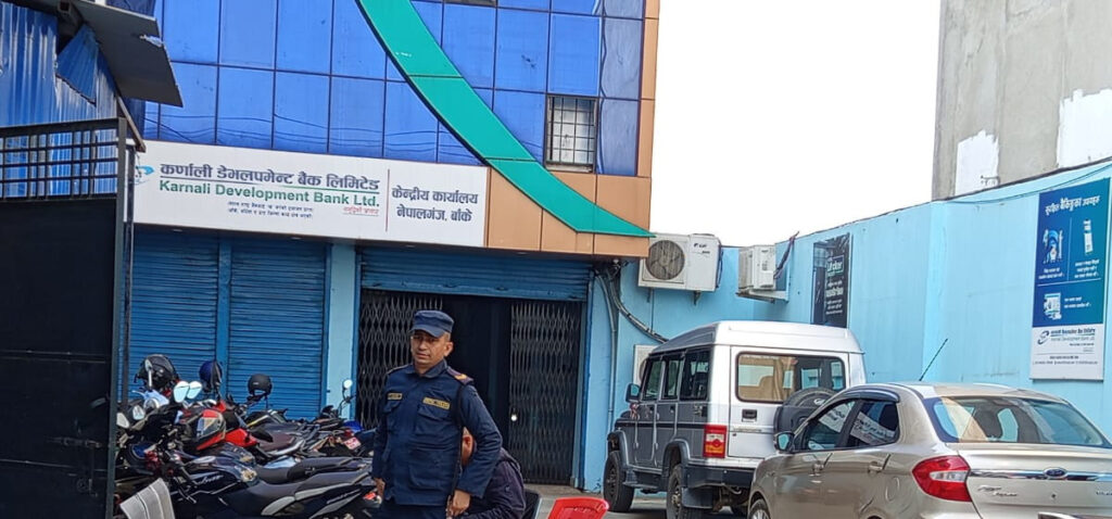 कर्णाली विकास बैंकका संस्थापक अध्यक्षसहित तीन जनालाई पुर्पक्षका लागि थुनामा पठाइयो