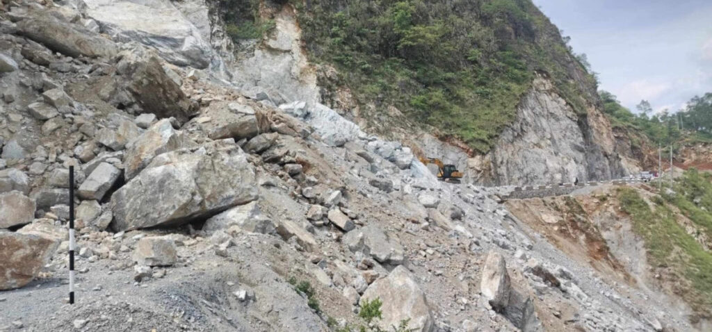 राक्सेमा पहिरो खसेपछि कालीगण्डकी करिडोर पूर्ण रूपमा अवरुद्ध