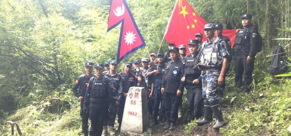 नेपाल–चीन सीमा स्तम्भको संयुक्त निरीक्षण