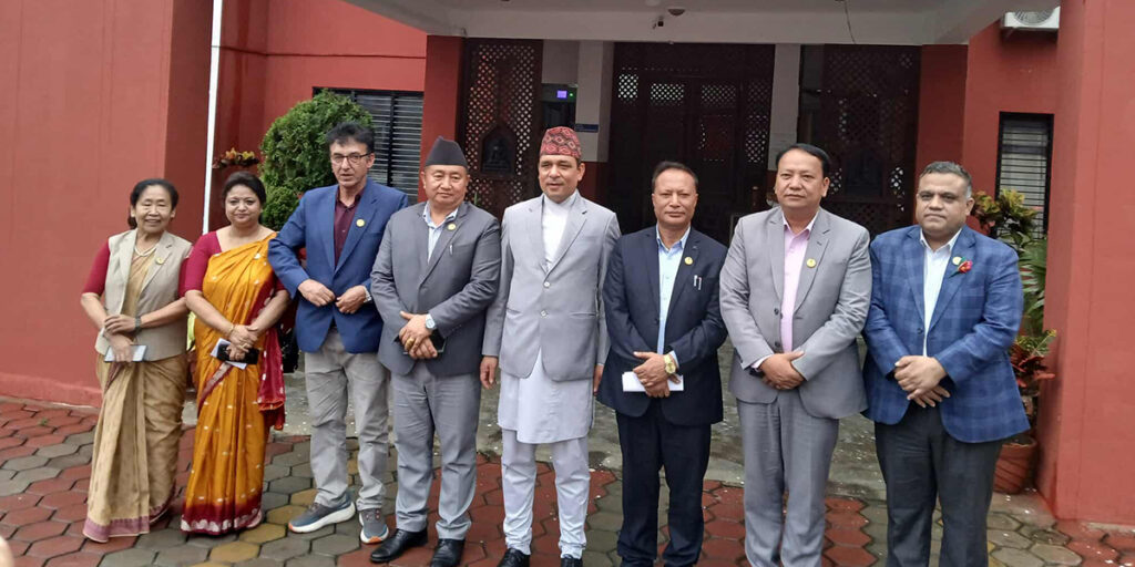 मुख्यमन्त्री बहादुरसिंह लामाले पदबाट दिए राजीनामा