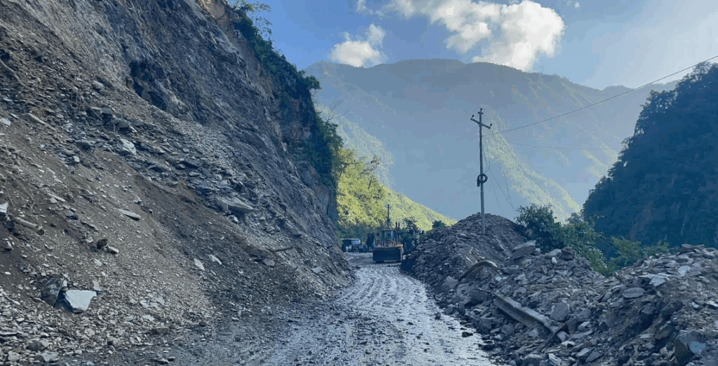 ४५ घण्टापछि एकतर्फी खुल्यो नारायणगढ–मुग्लिन सडकखण्ड