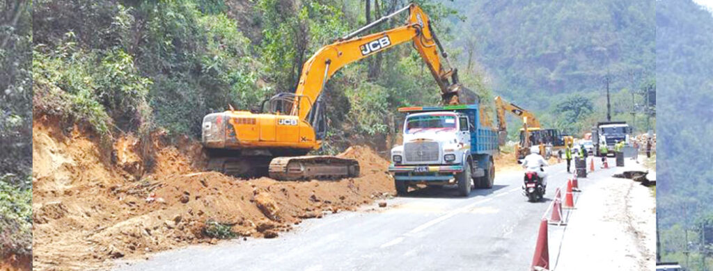 चाडपर्वलाई लक्षित गरी मुग्लिन–मलेखु सडक मर्मत गरिँदै