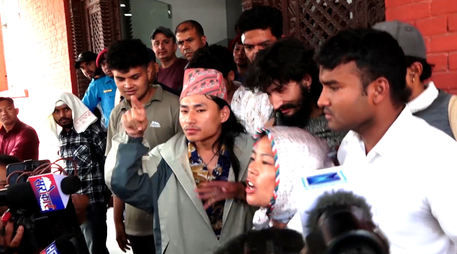 जेनजी आन्दोलन हाइज्याक भएको घाईतेहरुको गृहमन्त्रीलाई गुनासो,सुदन गुरुङलाई आन्दोलनको ‘लिडर हुँ’ भन्दै नहिँड्न चेतावनी