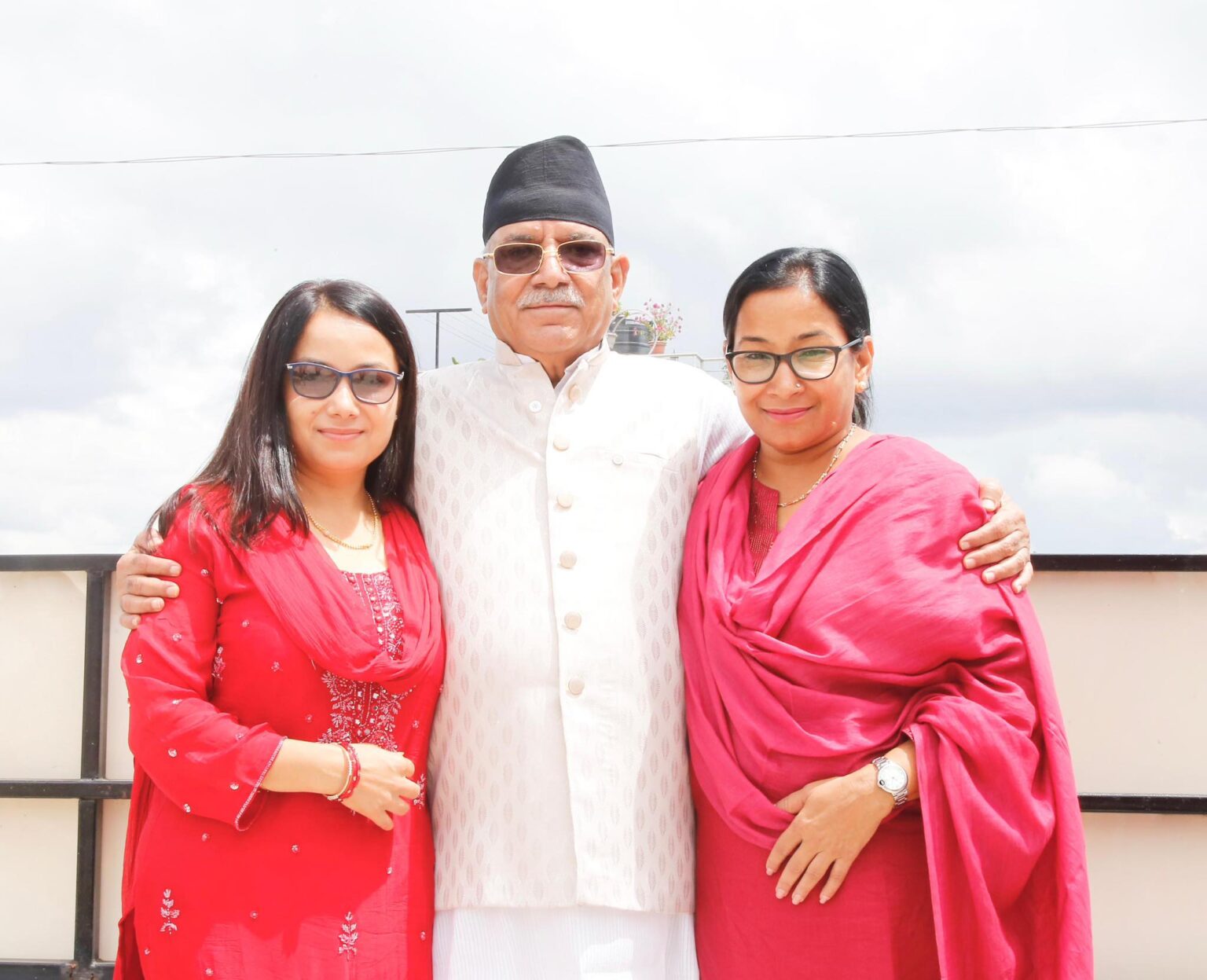 छोरी गंगाले दिइन् प्रचण्डको सचिवालयबाट राजीनामा