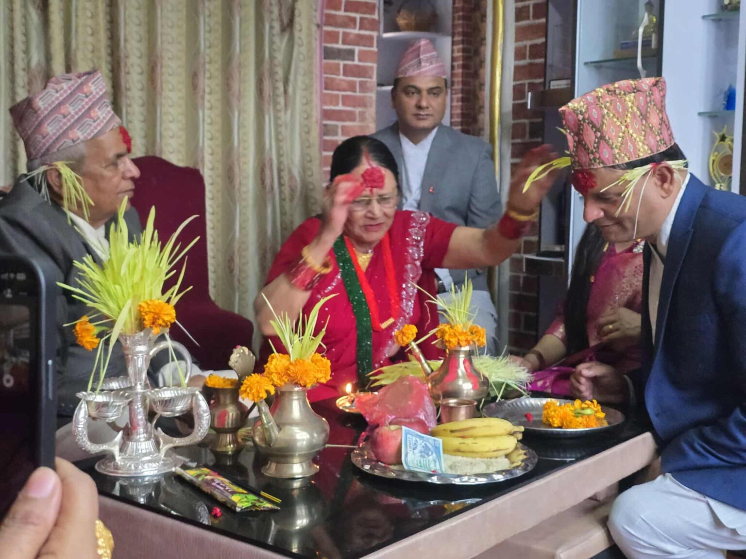 दशैंको टीकाको तेस्रो दिन आज, टीका जमरा ग्रहण गर्ने क्रम जारी