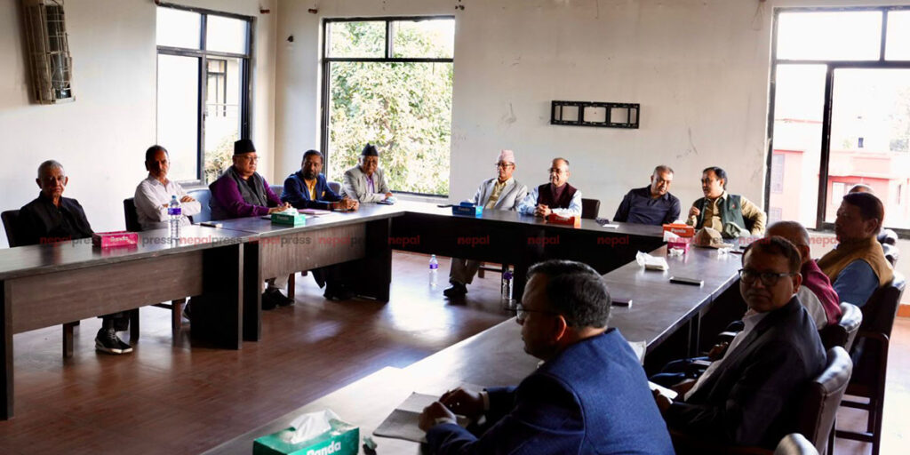 कांग्रेसका पदाधिकारी र पूर्वपदाधिकारीको बैठक पार्टी कार्यालय सानेपामा