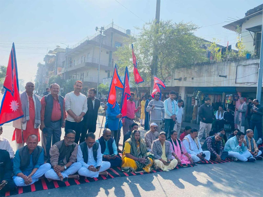 आज सातौं दिन पनि मधेश प्रदेश भवन अगाडि सांसदहरु धर्नामा