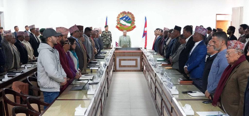 प्रतिनिधिसभा पुनर्स्थापना कि निर्वाचन भन्ने सन्दर्भमा सरकार र दल दुवै अन्योलमा