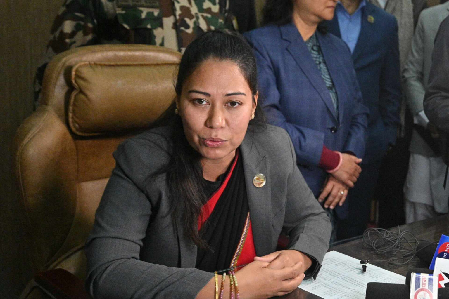 विदेशमा रहेका नेपालीलाई मतदान अधिकार नदिने दलहरूको नाम सार्वजनिक गर्न आयोगलाई सुमना श्रेष्ठको आग्रह