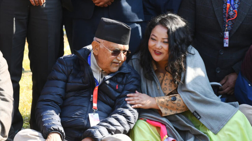 भृकुटीमण्डपमा केपी ओली र ज्योती मगरबिच के भयो भलाकुसारी