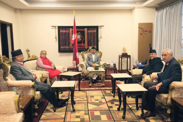 राष्ट्रपतिको पहलमा ३ शीर्ष नेतासहित शीतल निवासमा प्रधानमन्त्रीको भेट