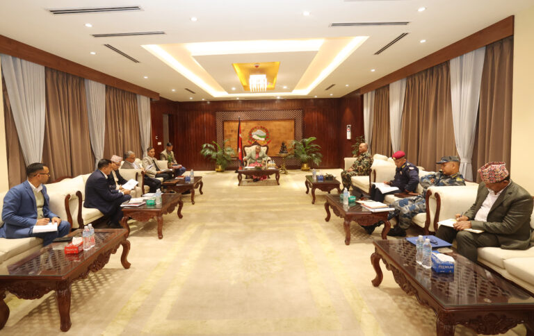 प्रधानमन्त्रीद्धारा निर्वाचन सुरक्षा अवस्थाबारे जानकारी लिन सुरक्षा निकायका प्रमुखहरुसँग छलफल