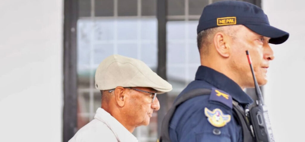 शनिबार पक्राउ परेका पूर्वगृहमन्त्री लेखकलाई अदालतमा उपस्थित गराइयो