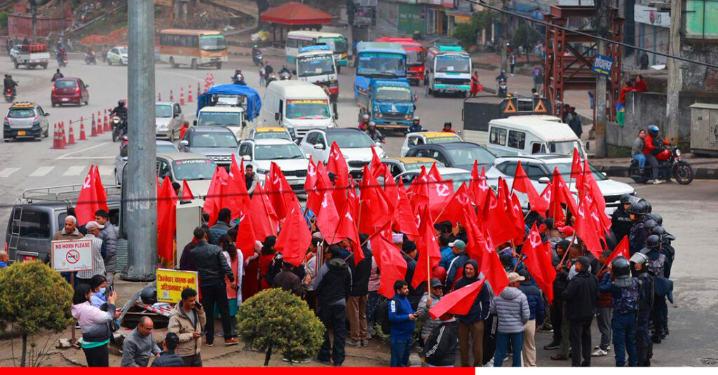 अध्यक्ष ओली पक्राउविरुद्ध एमाले सडकमा, उपत्यकाका बिभिन्न स्थानमा प्रदर्शन सुरु