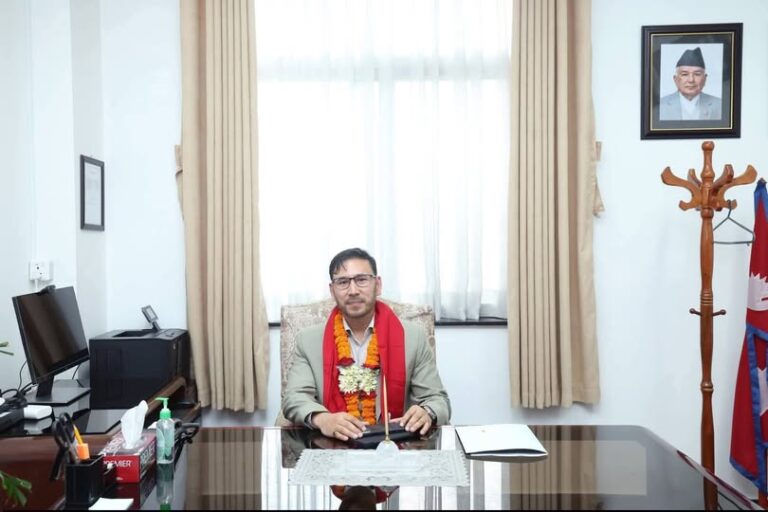 प्रधानमन्त्री कार्कीको आर्शिवादले ६ महिना अघि सुब्बास्तरको करार कम्प्युटर अपरेटर, अव प्रकृति संरक्षण कोषका अध्यक्ष