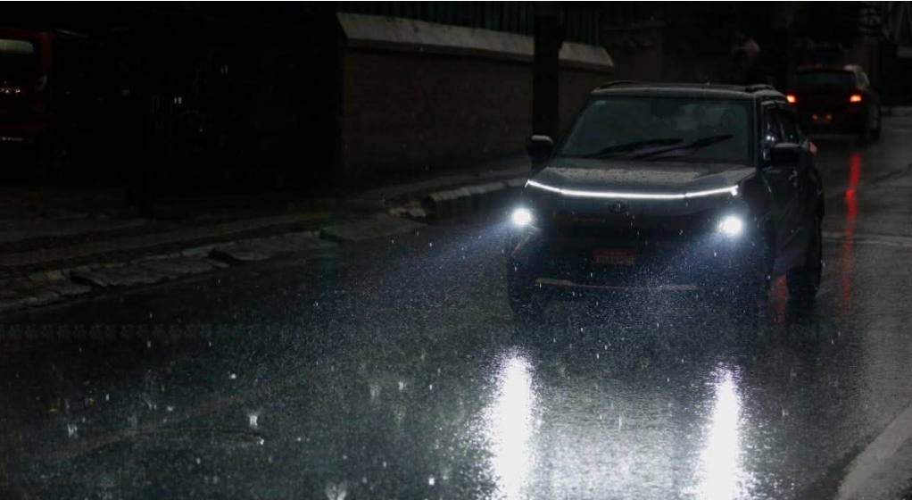 काठमाडौँ लगायतका धेरै जिल्लामा असिना सहितको वर्षा