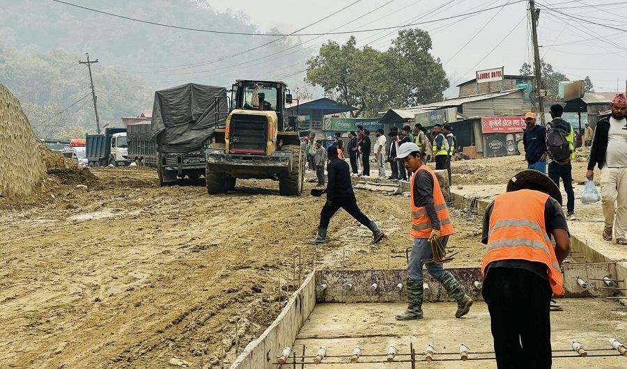 दाउन्नेमा एकतर्फी सवारी सञ्चालन, लामो जामले यात्रु सास्तीमा