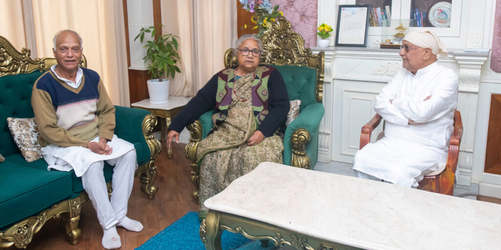 पितृशोकमा रहेका ओली र प्रधानमन्त्री कार्कीबिच गुण्डुमा भेटघाट