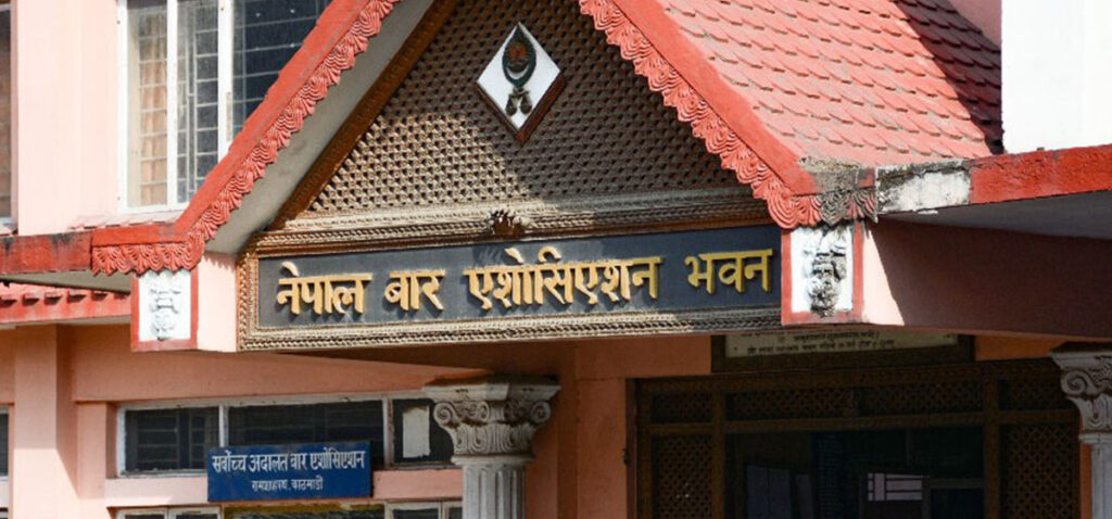 आज सर्वोच्चमा दिउँसै ‘लालटिन’ बालेर न्याय खोज्दै नेपाल बार