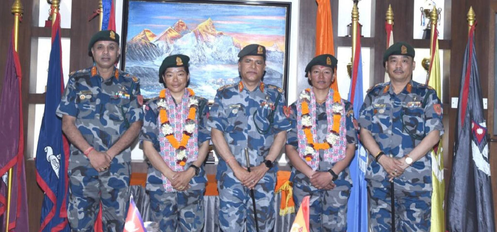 हिमाल आरोही निम दिकी शेर्पा र अनिता कार्कीलाई सशस्त्रको सम्मान