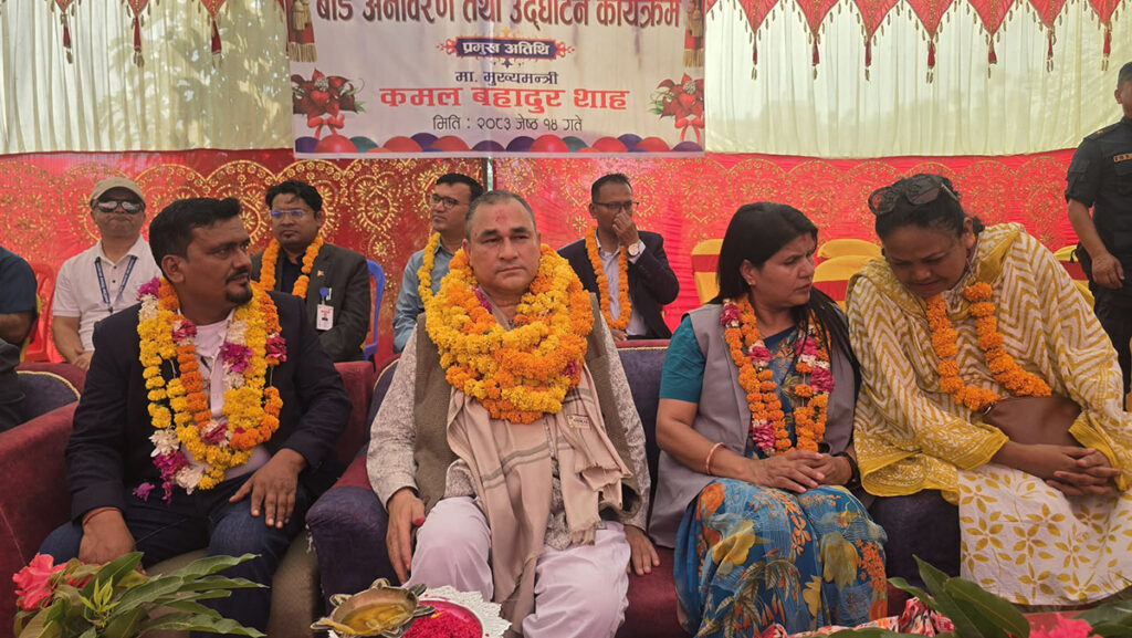 नगर प्रमुख बिदेश भएका बेला लम्कीचुहा प्रादेशिक अस्पताल उदघाटन
