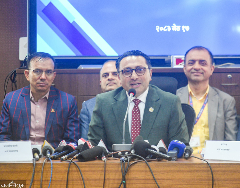 सबैले इन्डक्सन चुलो बाल्ने र इलेक्ट्रिक गाडी चढ्ने हो भने देशभर विस्फोट हुन्छ–अर्थमन्त्री वाग्ले