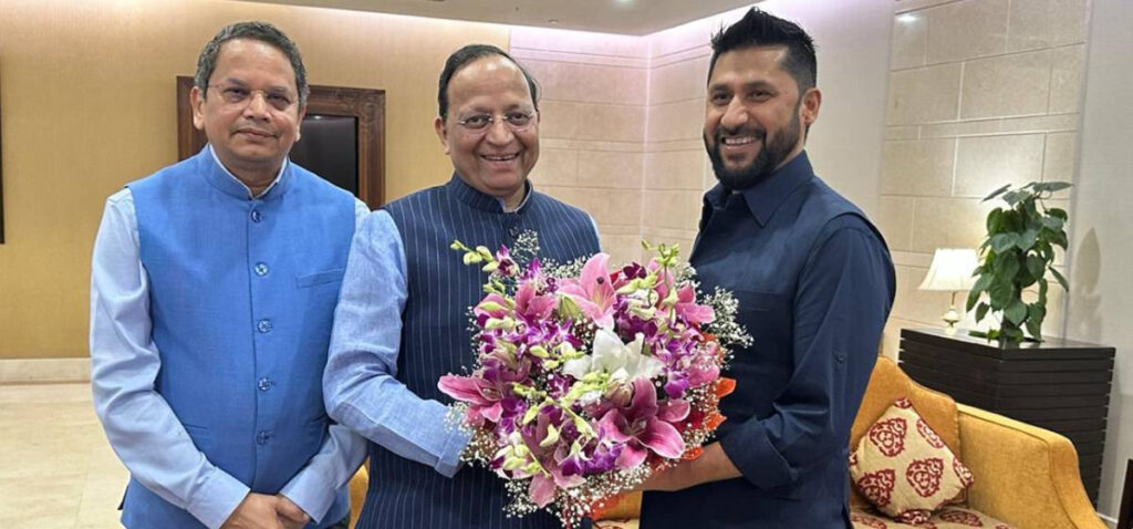 भारत भ्रमणमा रहेका बेला भारतीय मिडियामा रवि लामिछानेको लेख प्रकाशित