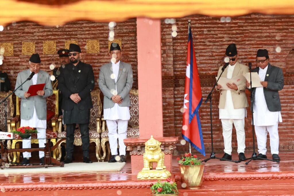 प्रधानमन्त्रीले गरे मन्त्रिपरिषद् पुनर्गठन, दुई मन्त्रीले लिए सपथ
