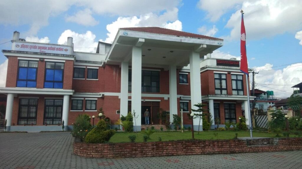 प्रधानमन्त्री कार्यालयबाटै अख्तियारलाई धम्की दिएको भन्दै विपक्षीको आपत्ति