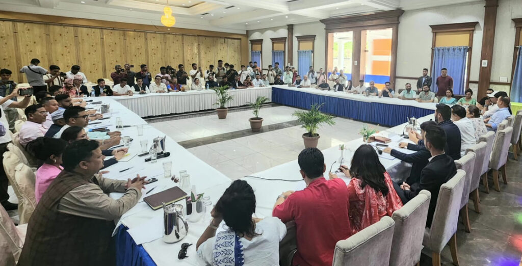 भरतपुरको दियालो फुडल्यान्डमा रास्वपाको अन्तिम केन्द्रीय समिति बैठक