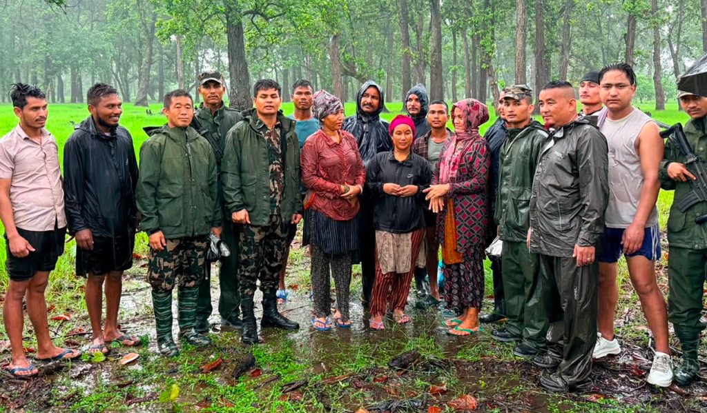 च्याउ खोज्न जाँदा सम्पर्कविहीन भएका ३ महिला भेटिए