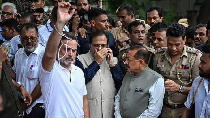 नयाँदिल्लीमा विपक्षी दलका नेता राहुल गान्धी र अखिलेश यादवसहितका नेताहरू पक्राउ