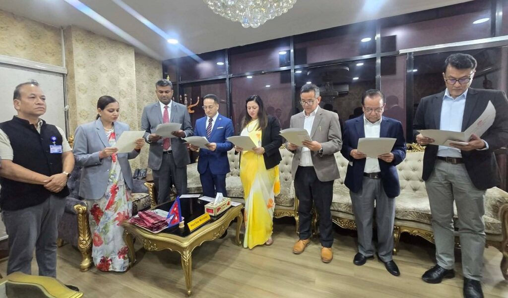 ६ स्वास्थ्य विज्ञान प्रतिष्ठानका नवनियुक्त उपकुलपतिले लिए शपथ