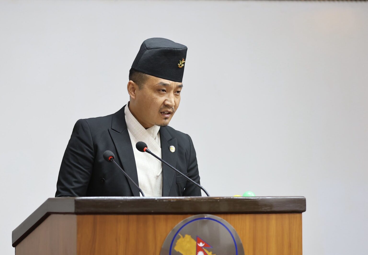 गणेश नेपालीको मृत्यु प्रकरणमा गृहमन्त्रीको प्रतिप्रश्न ‘तपाईँहरू हिजो अस्पतालमा कति जना हुनुहुन्थ्यो ?