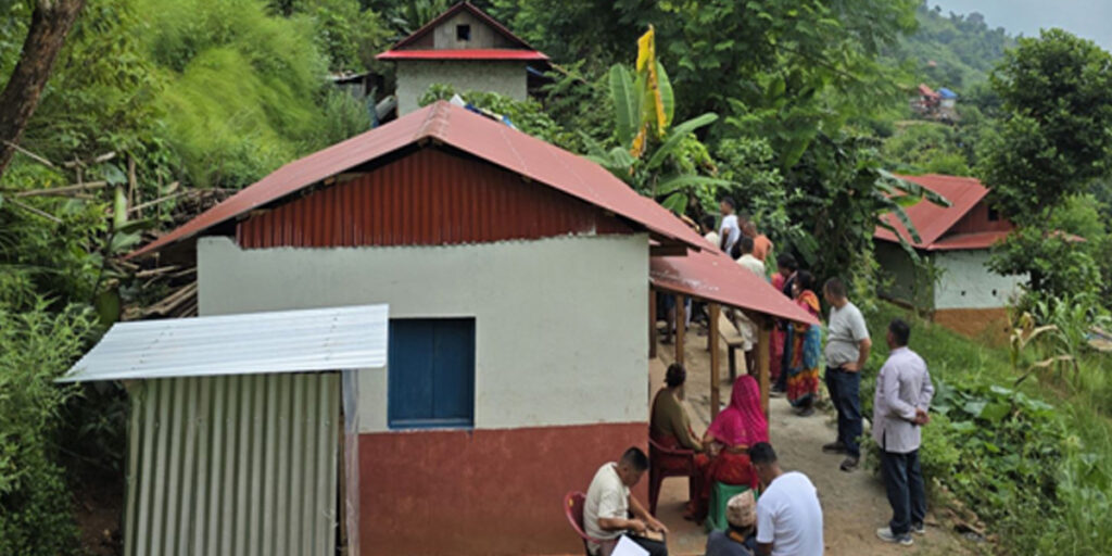 खोटाङको हलेसी तुवाचुङका विपन्न परिवारले पाए भूकम्प प्रतिरोधी घर
