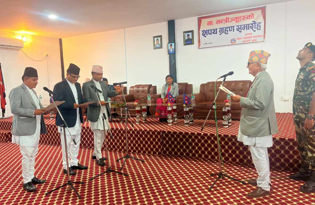 कर्णालीमा एमालेका मन्त्रीहरूले लिए शपथ