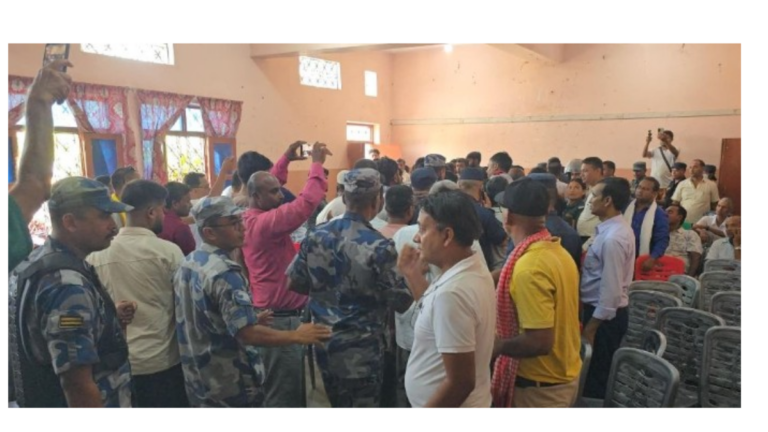 सांसद तपेश्वर यादवको अभिव्यक्तिपछि सिरहाको सद्भाव सभामा झडपको स्थिति